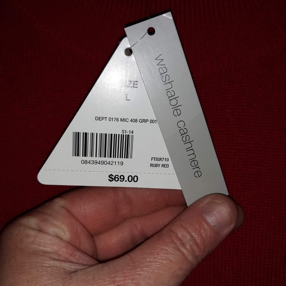 Brand New cashmere sweater - Picture 2 of 2